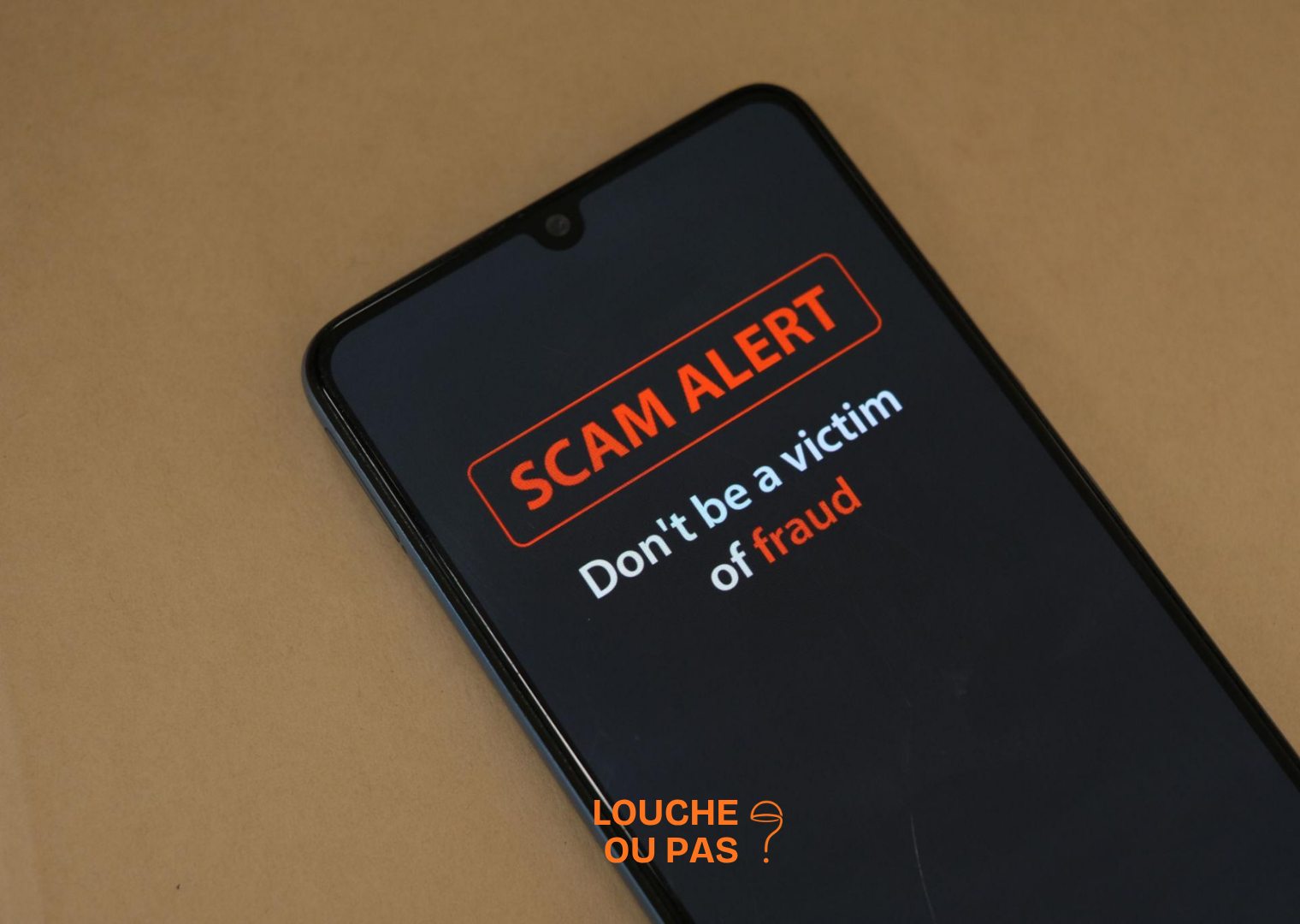 Signaler un SMS frauduleux au 33700 : guide complet 2026